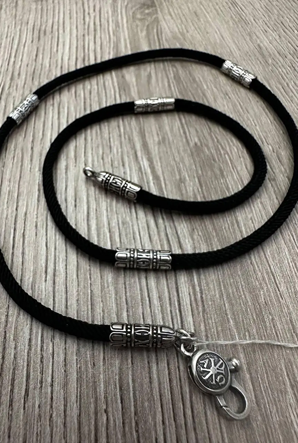 Шовкові шнурки